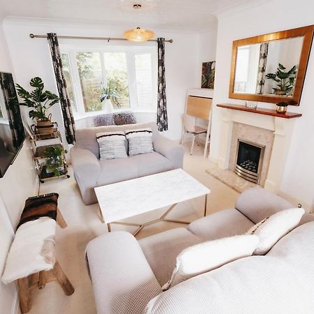 Booker Avenue House - 4 Bedroom House With Garden And Parking 밀턴 케인즈 외부 사진