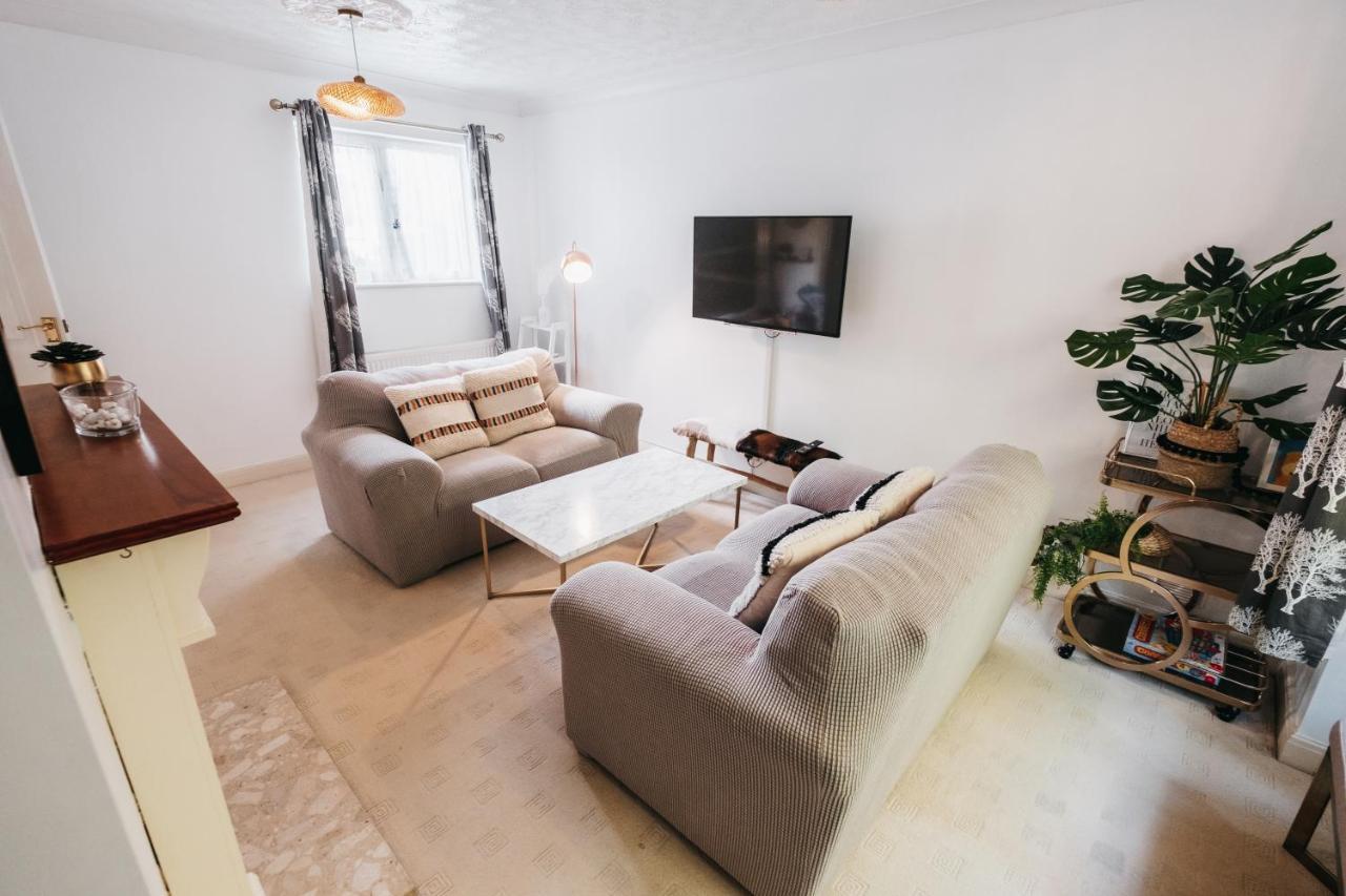 Booker Avenue House - 4 Bedroom House With Garden And Parking 밀턴 케인즈 외부 사진