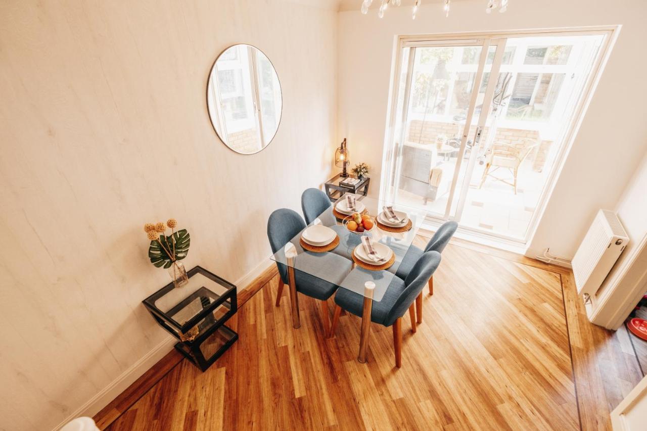 Booker Avenue House - 4 Bedroom House With Garden And Parking 밀턴 케인즈 외부 사진