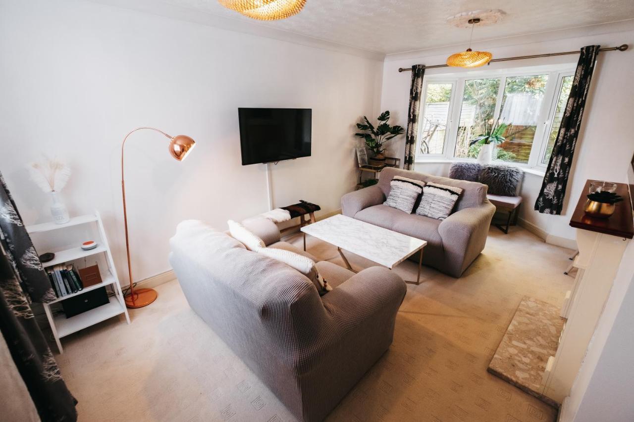 Booker Avenue House - 4 Bedroom House With Garden And Parking 밀턴 케인즈 외부 사진