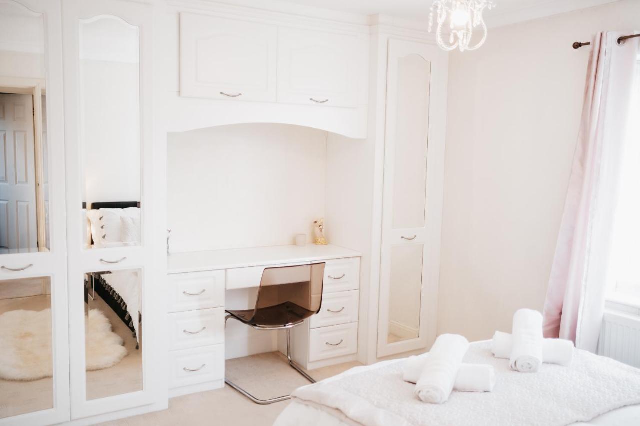 Booker Avenue House - 4 Bedroom House With Garden And Parking 밀턴 케인즈 외부 사진