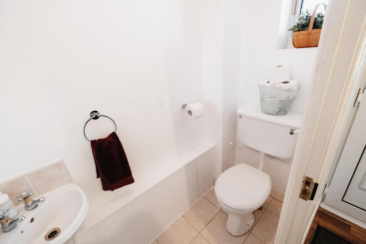 Booker Avenue House - 4 Bedroom House With Garden And Parking 밀턴 케인즈 외부 사진