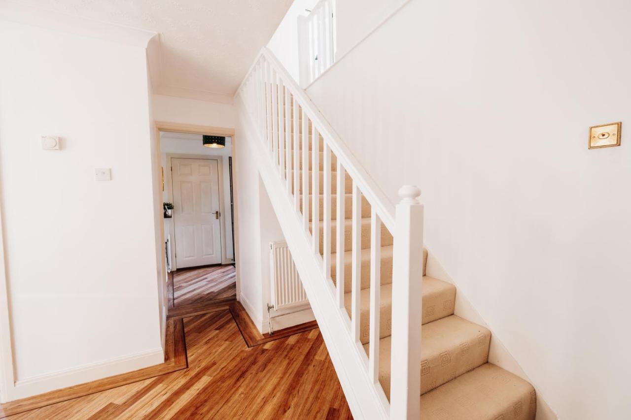 Booker Avenue House - 4 Bedroom House With Garden And Parking 밀턴 케인즈 외부 사진
