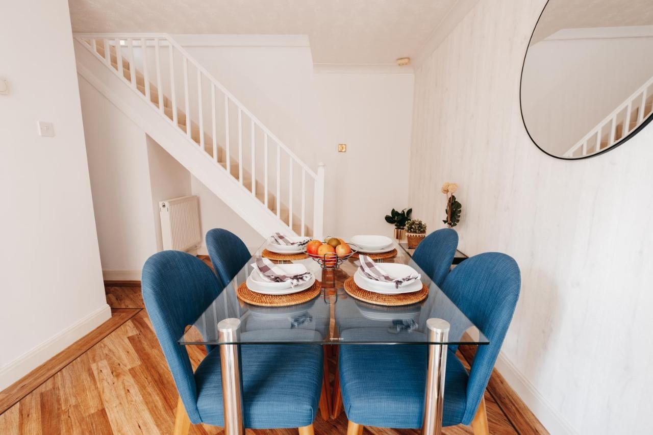 Booker Avenue House - 4 Bedroom House With Garden And Parking 밀턴 케인즈 외부 사진